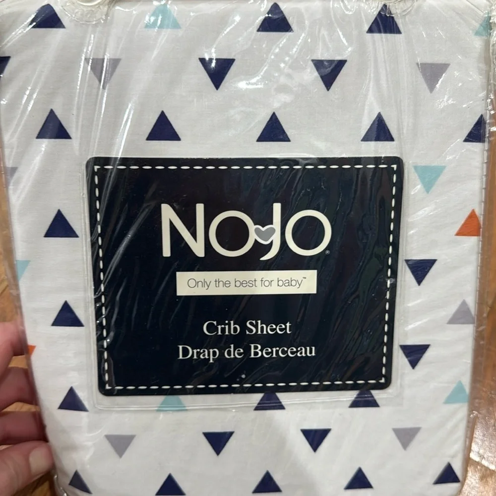 Modern Crib Sheet Triangle Pattern - Picture 1 of 5